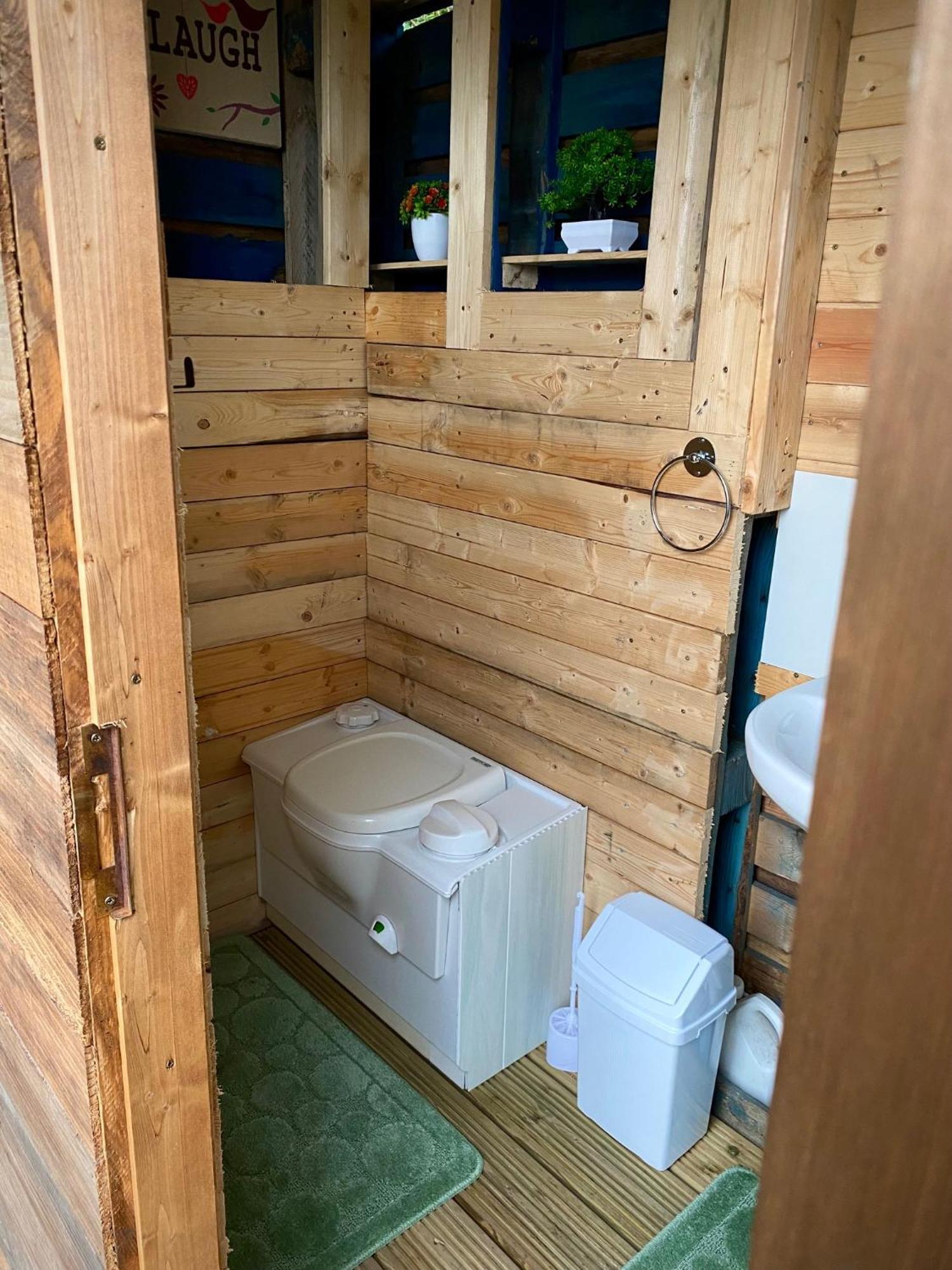 Cherry Tree Glamping Lodge Wellington  Exterior photo