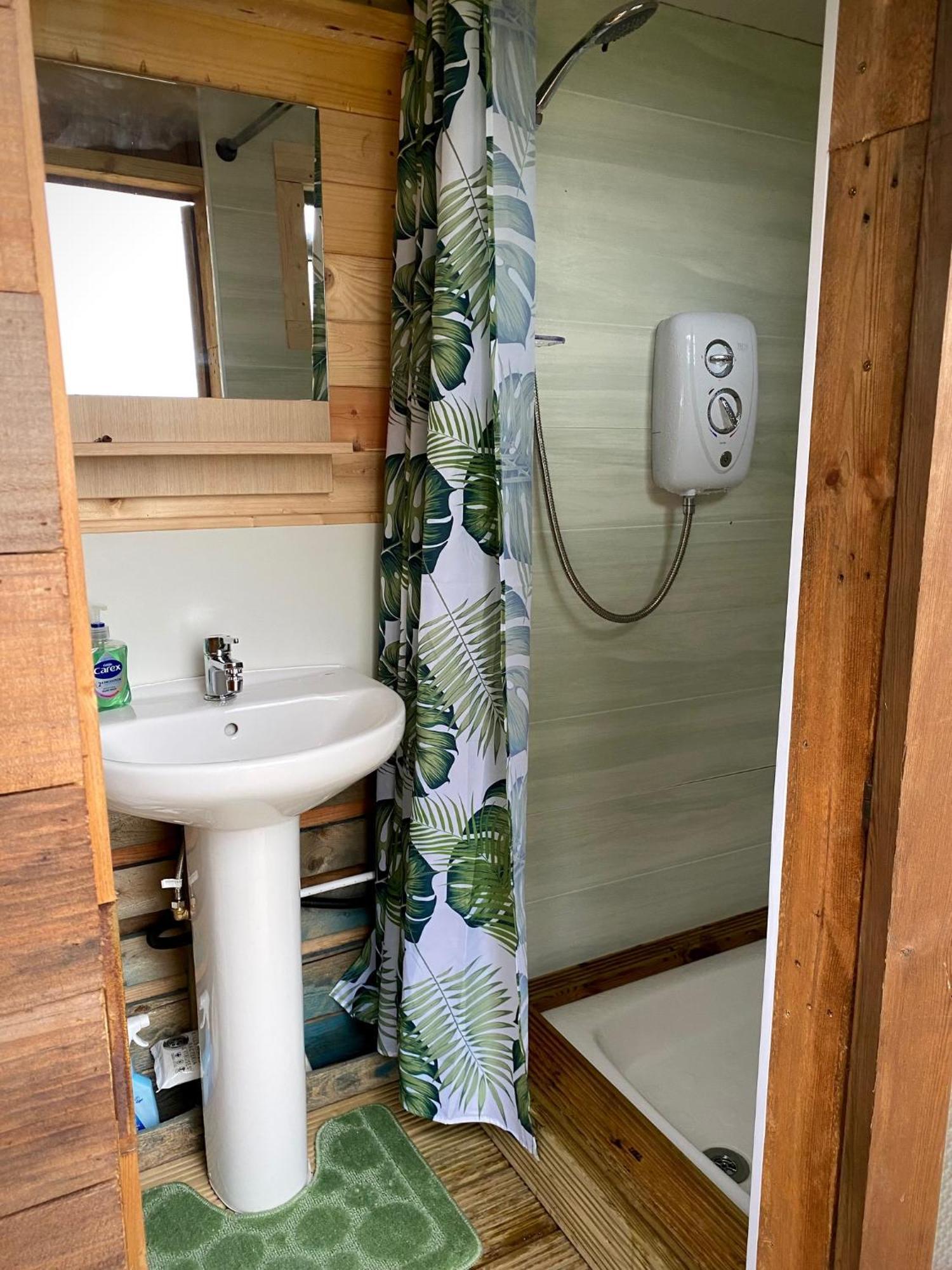 Cherry Tree Glamping Lodge Wellington  Exterior photo