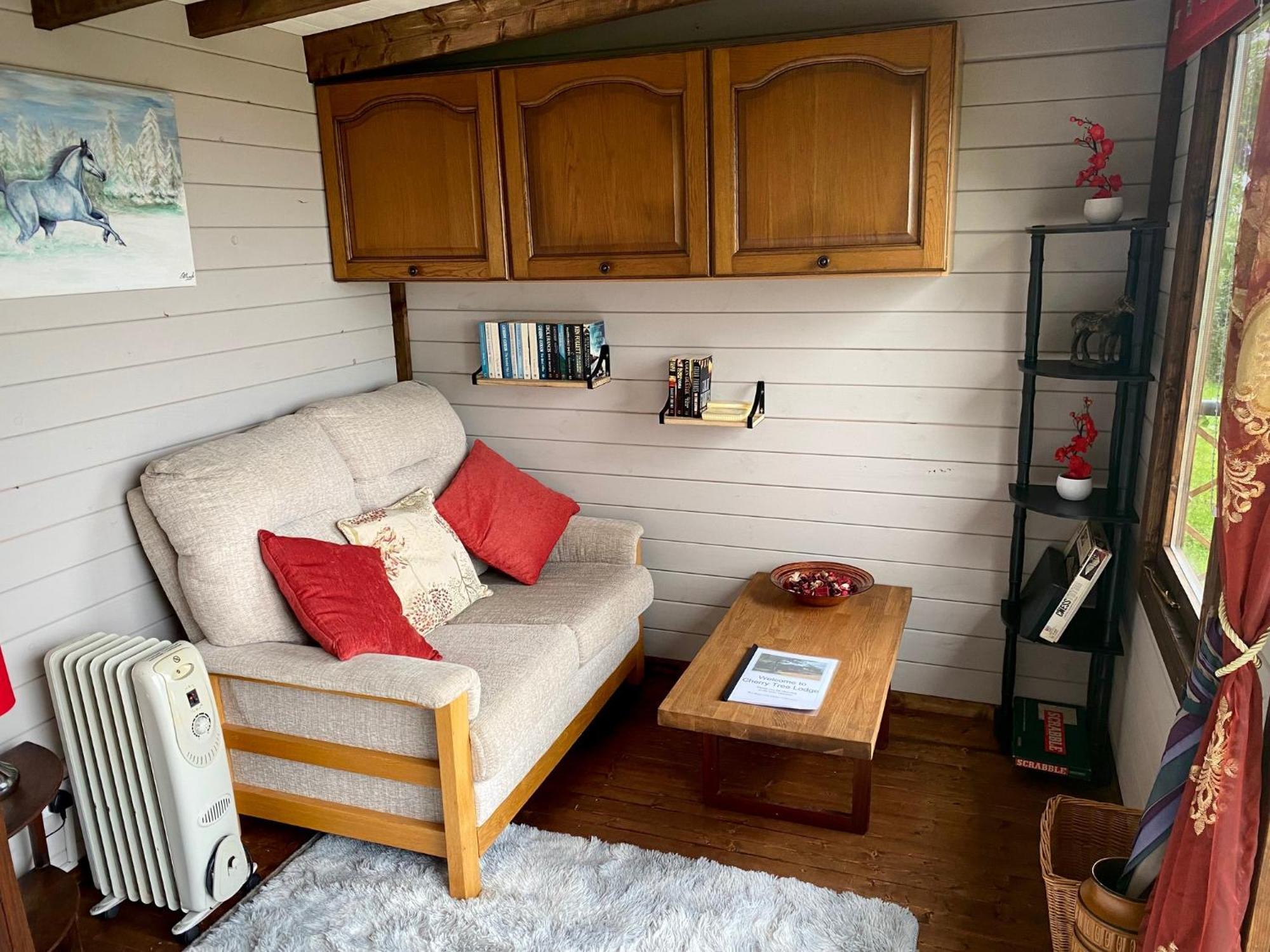 Cherry Tree Glamping Lodge Wellington  Exterior photo