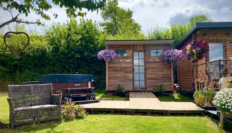 Cherry Tree Glamping Lodge Wellington  Exterior photo